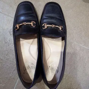 블랙 가죽 로퍼 골드 체인