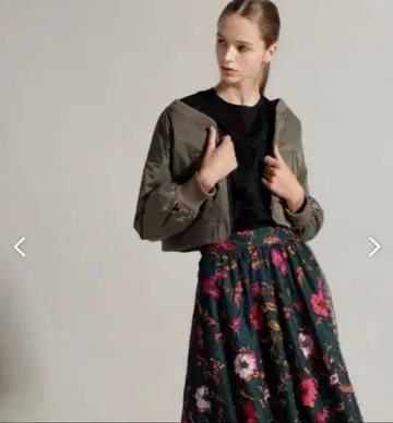 새상품급 그레이스 콘티넨탈 카키 숏 기장 MA-1 여성용 36