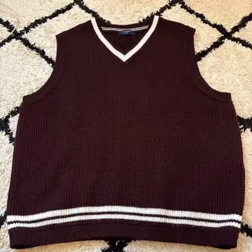 BLACK AMBER 다크 브라운 V넥 베스트