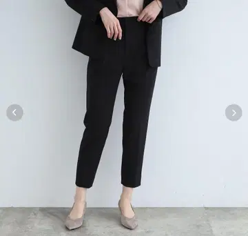 [택 포함 새상품] INDIVI 스트레치 턱 테이퍼드 팬츠 03 블랙