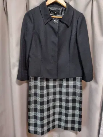 블랙 자켓 체크 무늬 스커트 셋업