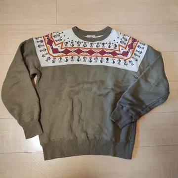 페로우즈 눈꽃 패턴 맨투맨 트레이닝복