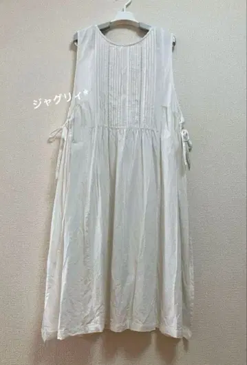 에이프런 원피스 사이드 열림 리본 화이트 레이어드