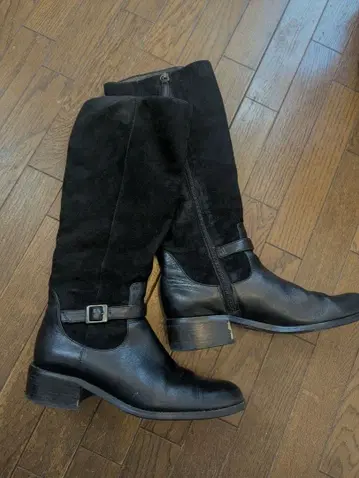 블랙 스웨이드와 가죽 롱 부츠