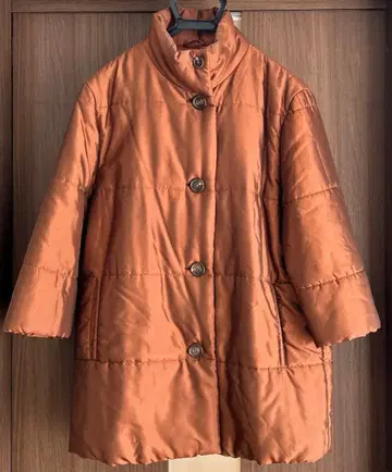 BALLY 충전솜 퀼팅 미들 기장 코트 광택 브라운 사이즈 36