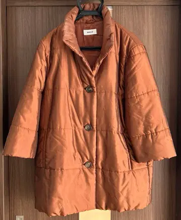 BALLY 충전솜 퀼팅 미들 기장 코트 광택 브라운 사이즈 36