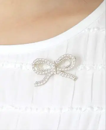 TOBECHIC 리본 브로치 미사용 새상품