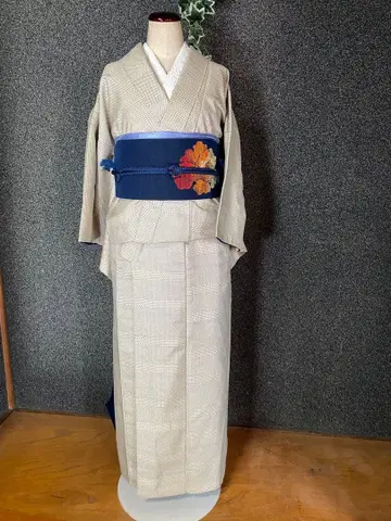 화이트 오시마 명주의 십자가 무늬처럼 보이는데, 아시는 분 계신가요?