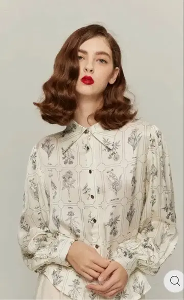 [ 좋은 향기가 나는 포장지 ] 레이온 블라우스-WHITE