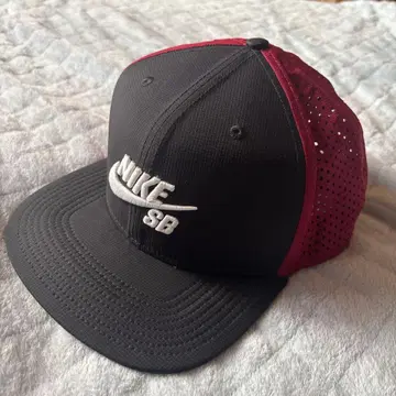 NIKE SB DRI-FIT 메쉬 캡 블랙/빨간색 나이키 단종 자수 로고