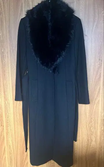 퍼 포함 블랙 롱 코트