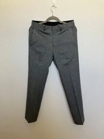 Theory 그레이 테이퍼드 슬랙스