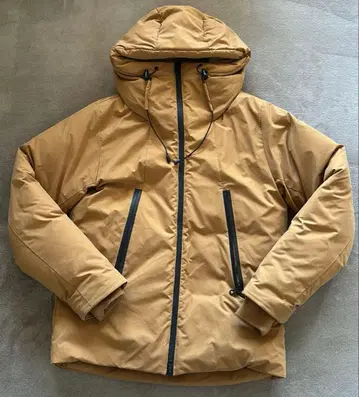 브라운 후드 부착 다운 자켓 노리즈