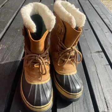 SOREL CARIBOU 퍼 부츠 브라운/블랙