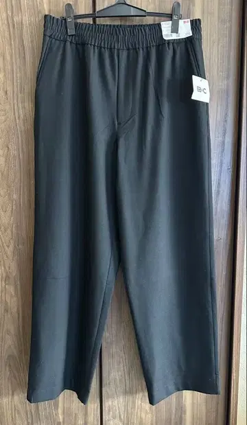 유니클로 C 와이드 테이퍼드 팬츠 블랙