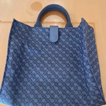 [ GHERARDINI ] 네이비 로고 토트백
