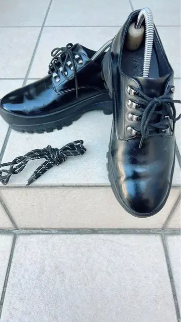 ZARA x Vibram 레이스업 드레스 신발