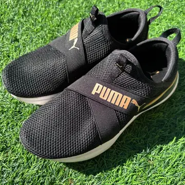 PUMA 블랙 골드 스니커즈