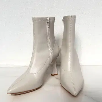 새상품급 [ rienda ] 스틸레토 핏 숏부츠