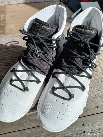 새상품 Under Armour SC 바스켓 화이트 하이컷 스니커즈