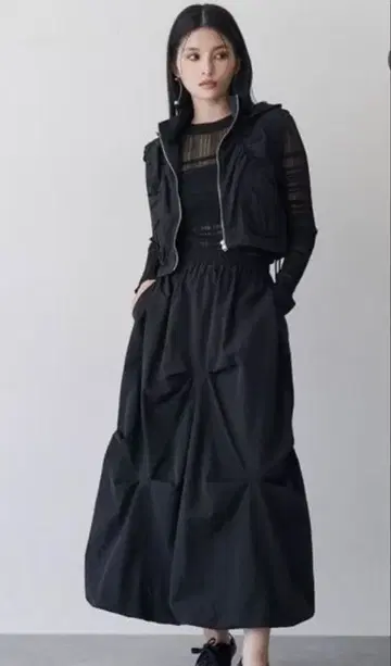 MURUA 블랙 스커트 셋업