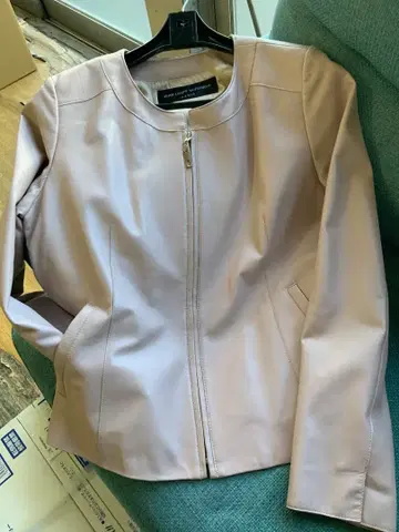 핑크 가죽 자켓