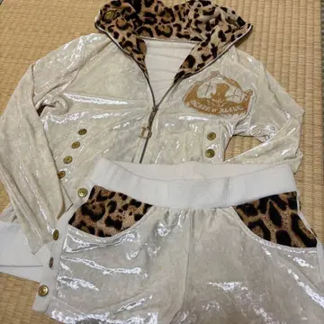 d.i.a x HIDE AND SEEK 아라아라 벨로아 셋업 갈라