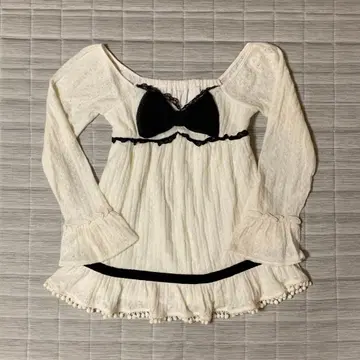 프릴 달린 긴팔 튜닉 화이트