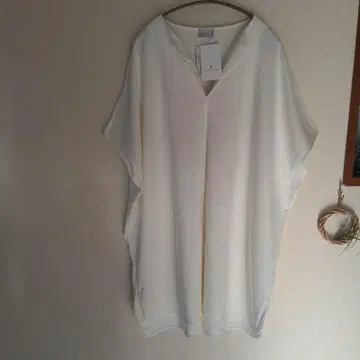 UNITED ARROWS 화이트 V넥 튜닉 반팔