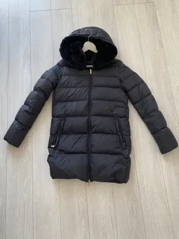 DUVETICA 블랙 다운 자켓 42