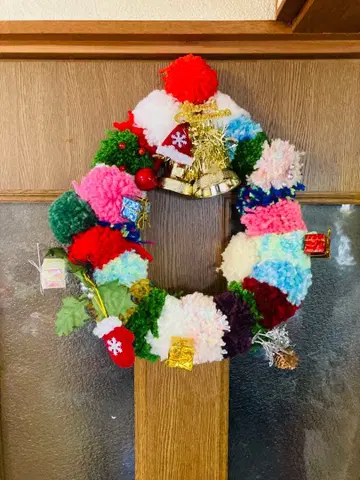 컬러풀 폼폼 리스 크리스마스