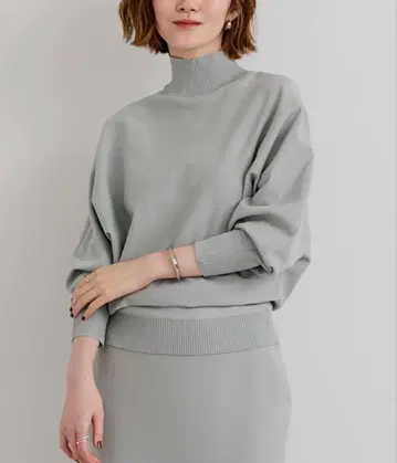 새상품 유어즈 스폰디쉬 하이넥 돌먼 슬리브 니트 라이트 그레이