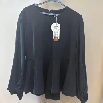 택 포함 미사용 새상품 SONO 소노 플레어 블라우스 블랙 긴팔 M