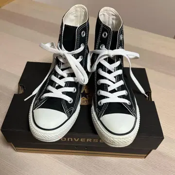 CONVERSE 블랙 하이컷 스니커즈