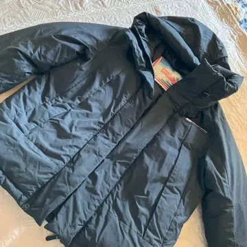 FIRST DOWN 후드 부착 다운 자켓 블랙