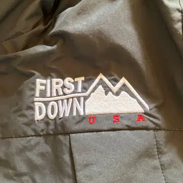 FIRST DOWN 후드 부착 다운 자켓 블랙