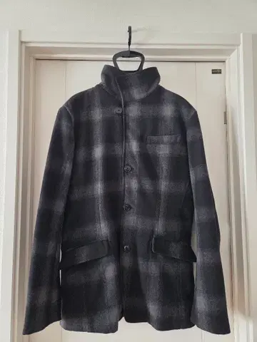 테일러드 자켓 블랙과 그레이 체크 무늬