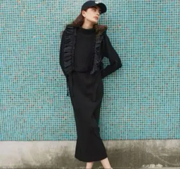 스나이델 SNIDEL 프릴 베스트 레이어드 니트 원피스 블랙