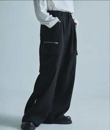 SOCCE 멀티 기믹 드레이프 사이드 지퍼 슬릿 카고 팬츠