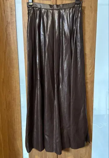 브라만 플레어 롱 스커트 가죽 느낌