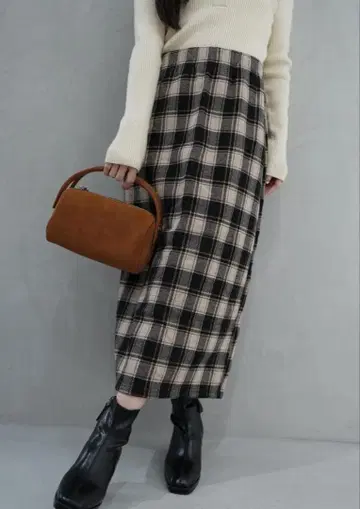 울 혼방 체크 무늬 타이트 스커트