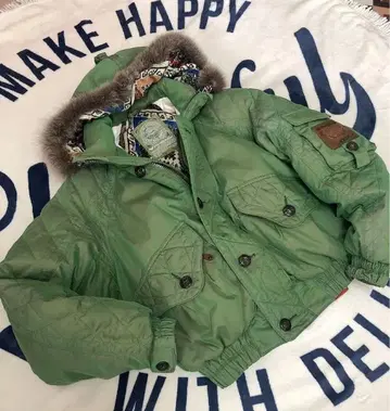 퍼 달린 그린 밀리터리 자켓 다운 자켓 카키