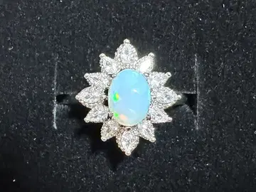 오팔 꽃 모양 반지