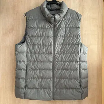 유니클로 울트라 라이트 다운 베스트 그레이 사이즈(XXL)