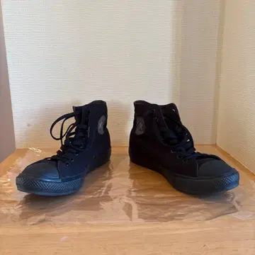 블랙 하이컷 스니커즈