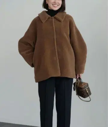OHGA 무스탕 코트 MOUTON COAT