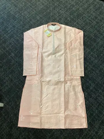 자수 들어간 핑크 캐주얼웨어