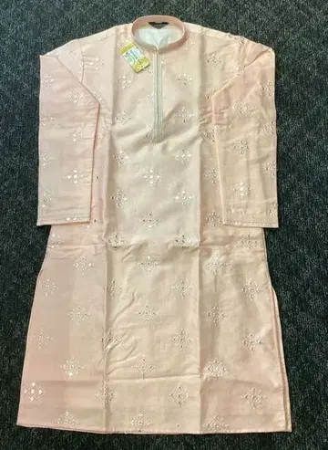 자수 들어간 핑크 캐주얼웨어