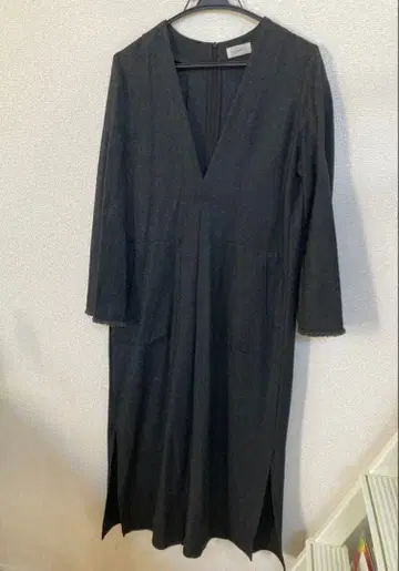 다크 그레이 V넥 롱 원피스