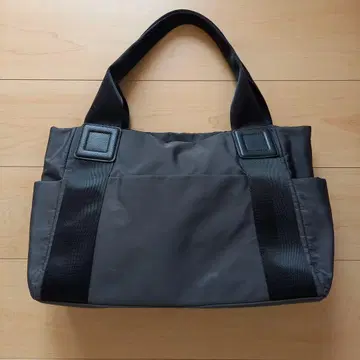 알파 큐빅 나일론 토트백 그레이